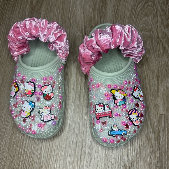 Hello Kitty Custom Crocs - Picture 2 of 6
